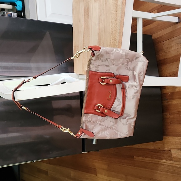 Coach 2 way tote to shoulderbag - Picture 6 of 7